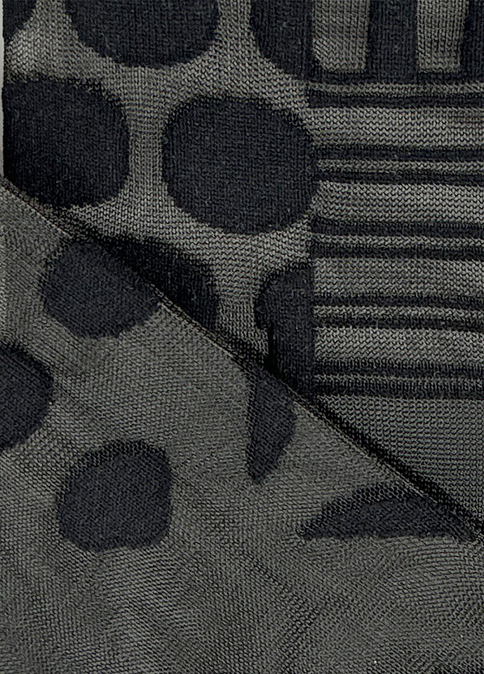 墨黑幾何透膚不對稱設計長襪